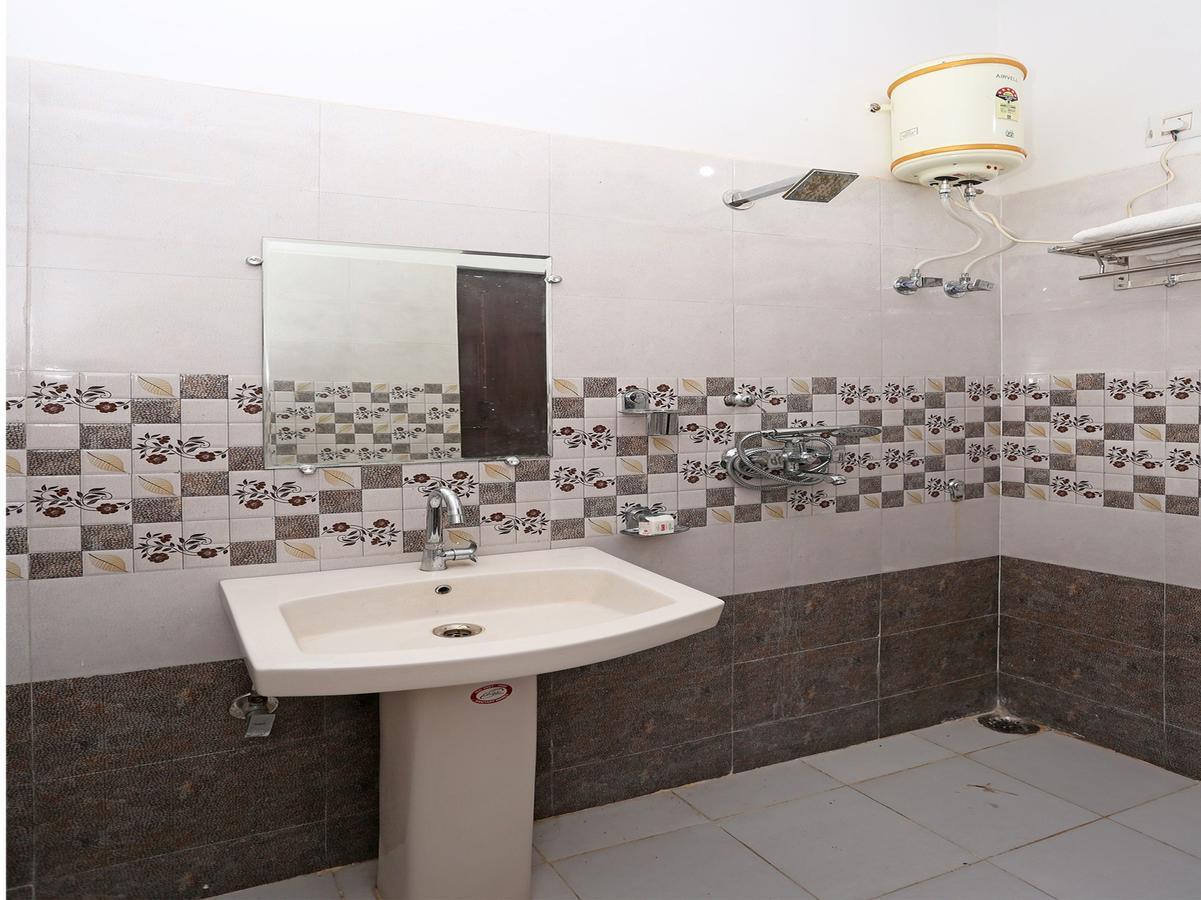 Oyo 10104 Radhika Resort โกตา ภายนอก รูปภาพ