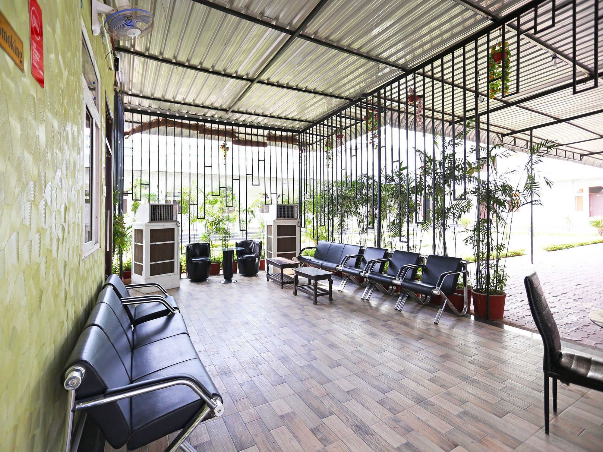 Oyo 10104 Radhika Resort โกตา ภายนอก รูปภาพ