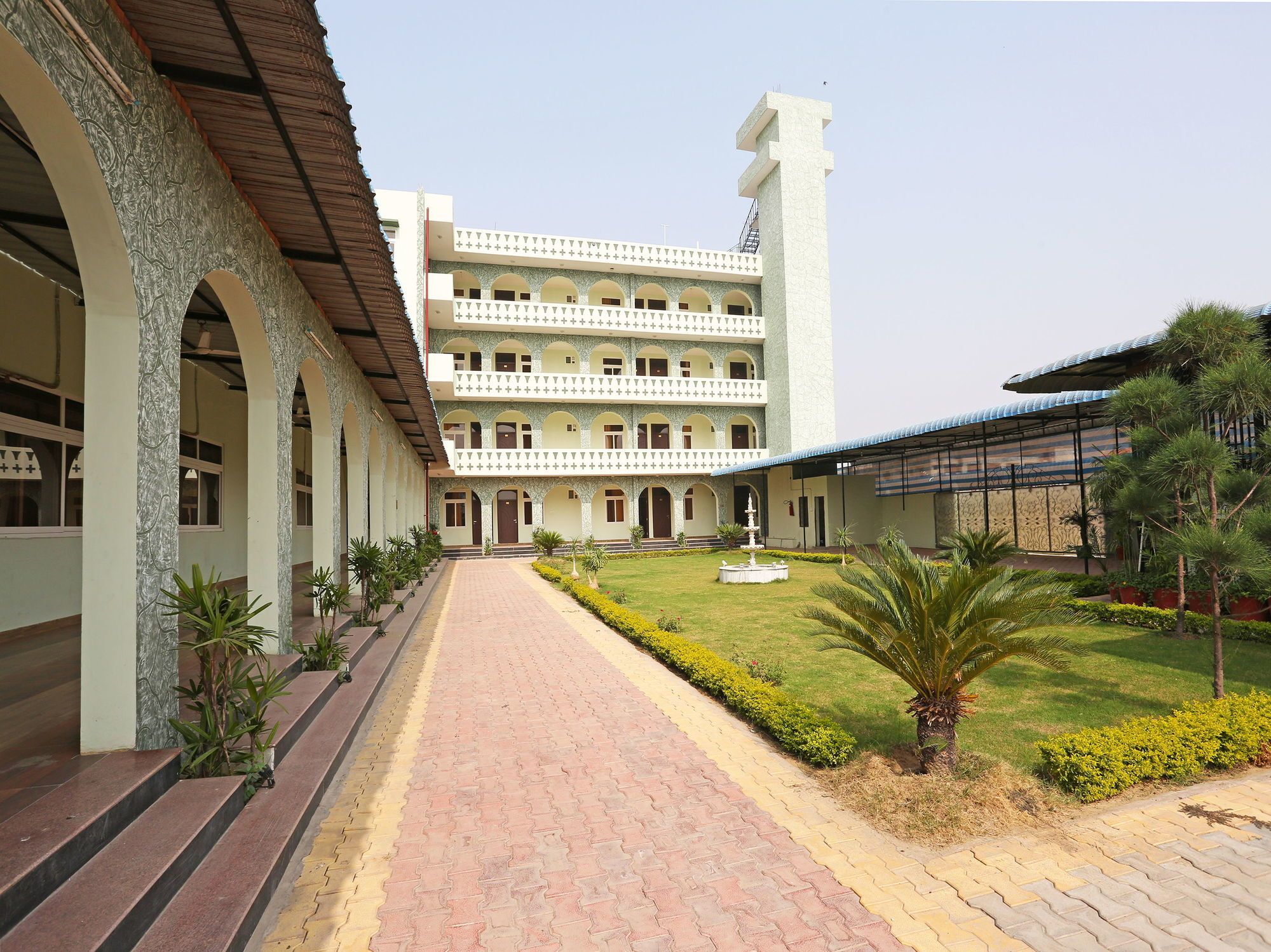 Oyo 10104 Radhika Resort โกตา ภายนอก รูปภาพ